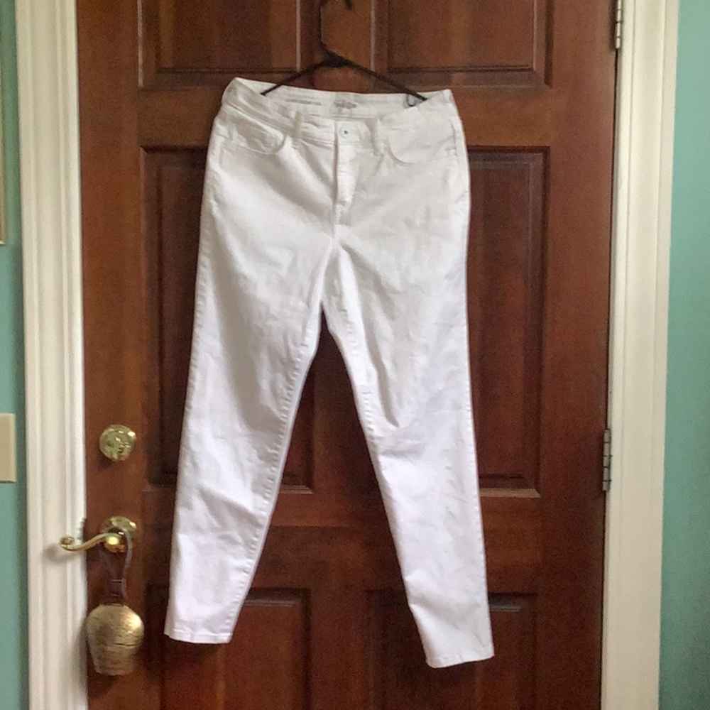 Women's White Skinny Leg Jeans